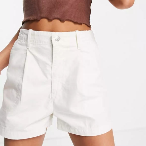 Levi's Pleated Utility Twill Shorts Tofu Off White - Picture 9 of 9